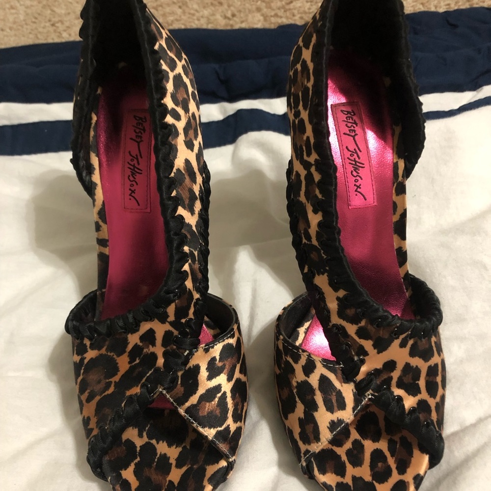 Betsey Johnson side 6 1/2
